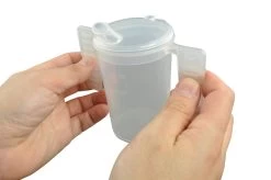 Gobelet  à  Anses Plates Et Couvercles  à  Deux Becs